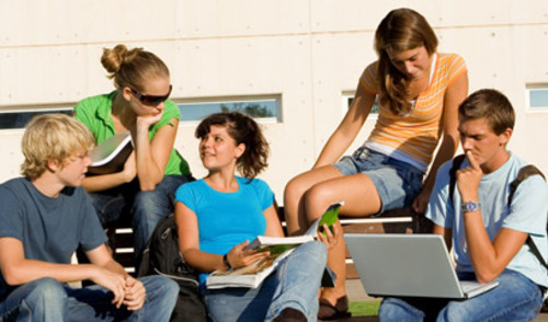 Navike korištenja društvenih mreža studenata medicine i farmacije i stavovi Navike korištenja društvenih mreža studenata medicine i farmacije i stavovi